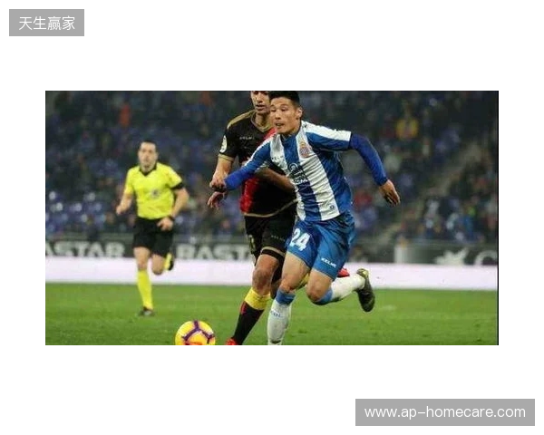 西班牙名嘴：维尼在替补席发笑不职业，在哪都该被开除