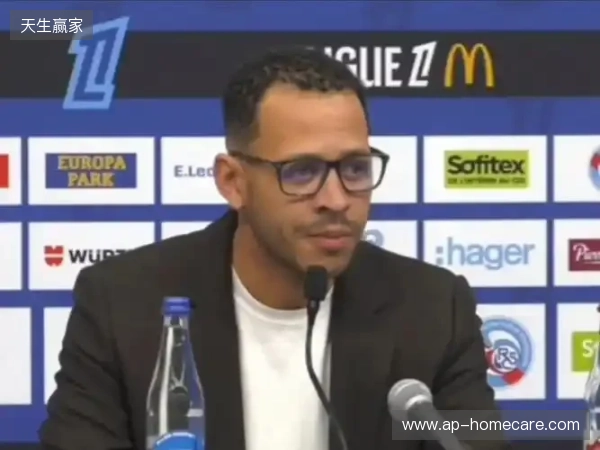 有风度,罗塞尼尔在切尔西首场发布会前与在场所有记者一一握手 有风度,罗塞尼尔在切尔西首场发布会前与在场所有记者一一握手