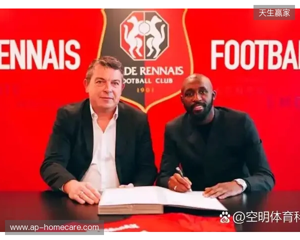 罗马诺：切尔西正与福法纳就本赛季冬窗的永久转会进行协商