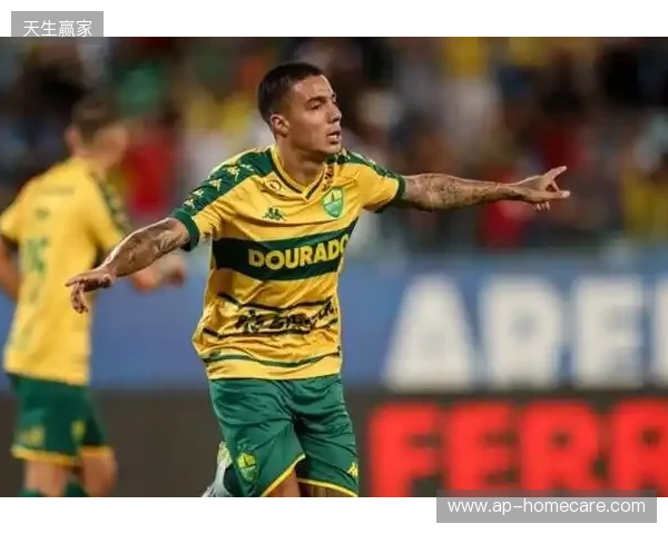 记者：武汉三镇提出租借巴西边锋卡洛斯·阿尔贝托，附带买断条款