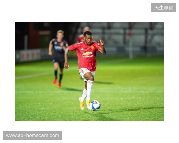 陕西联合官宣：27岁瑞典籍身高1米85中场伊兰杜斯特正式加盟球队