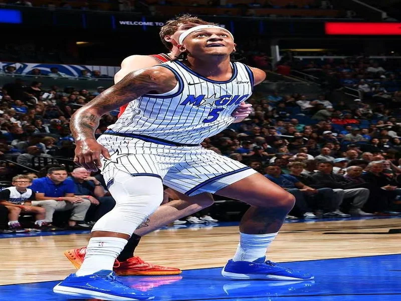 马卡：皇马将穿深色球衣对阵曼城，约1200位皇马球迷随队远征